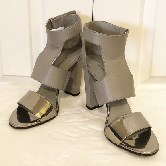 Vince gray leather chunky heel sandals. 7.5M - Picture 4 of 7